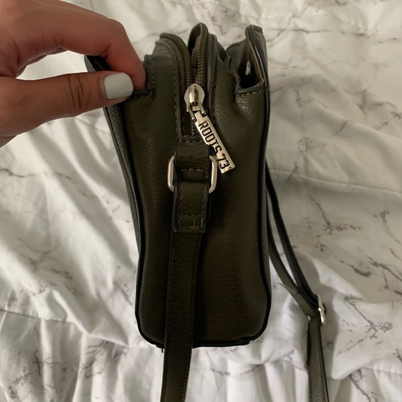 ROOTS SIDE PURSE!! - Picture 2 of 4